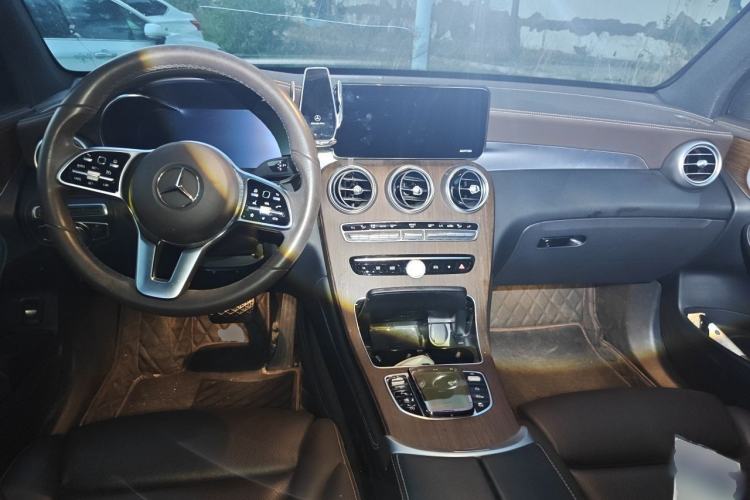 Used Mercedes-Benz GLC 2020 Facelift GLC 300 L 4MATIC Dynamic Edition Center Console