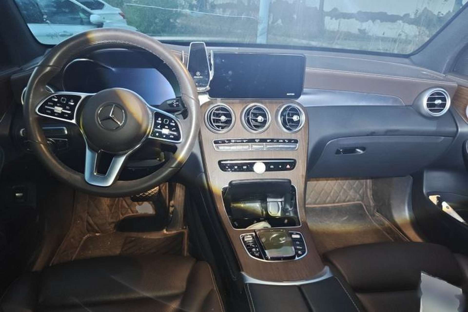 Used Mercedes-Benz GLC 2020 Facelift GLC 300 L 4MATIC Dynamic Edition Center Console