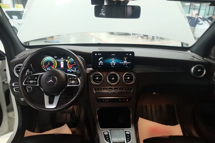 Used Mercedes-Benz GLC 2020 Facelift GLC 260 L 4MATIC Luxury Edition Center Console