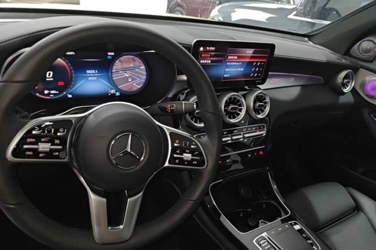 Used Mercedes-Benz GLC 2020 Facelifted GLC 260 L 4MATIC Dynamic Edition Center Console