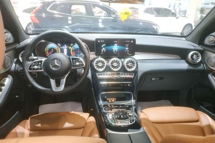 Used Mercedes-Benz GLC 2020 Facelifted GLC 260 L 4MATIC Dynamic Edition Center Console