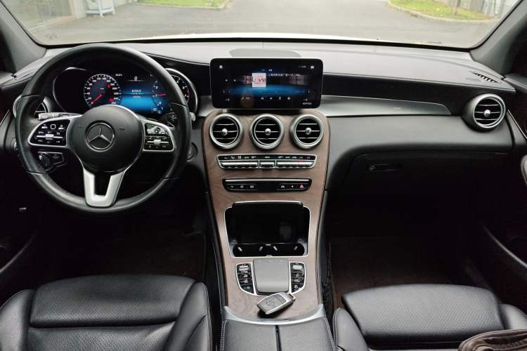 Used Mercedes-Benz GLC 2020 GLC 300 L 4MATIC Dynamic Edition Center Console