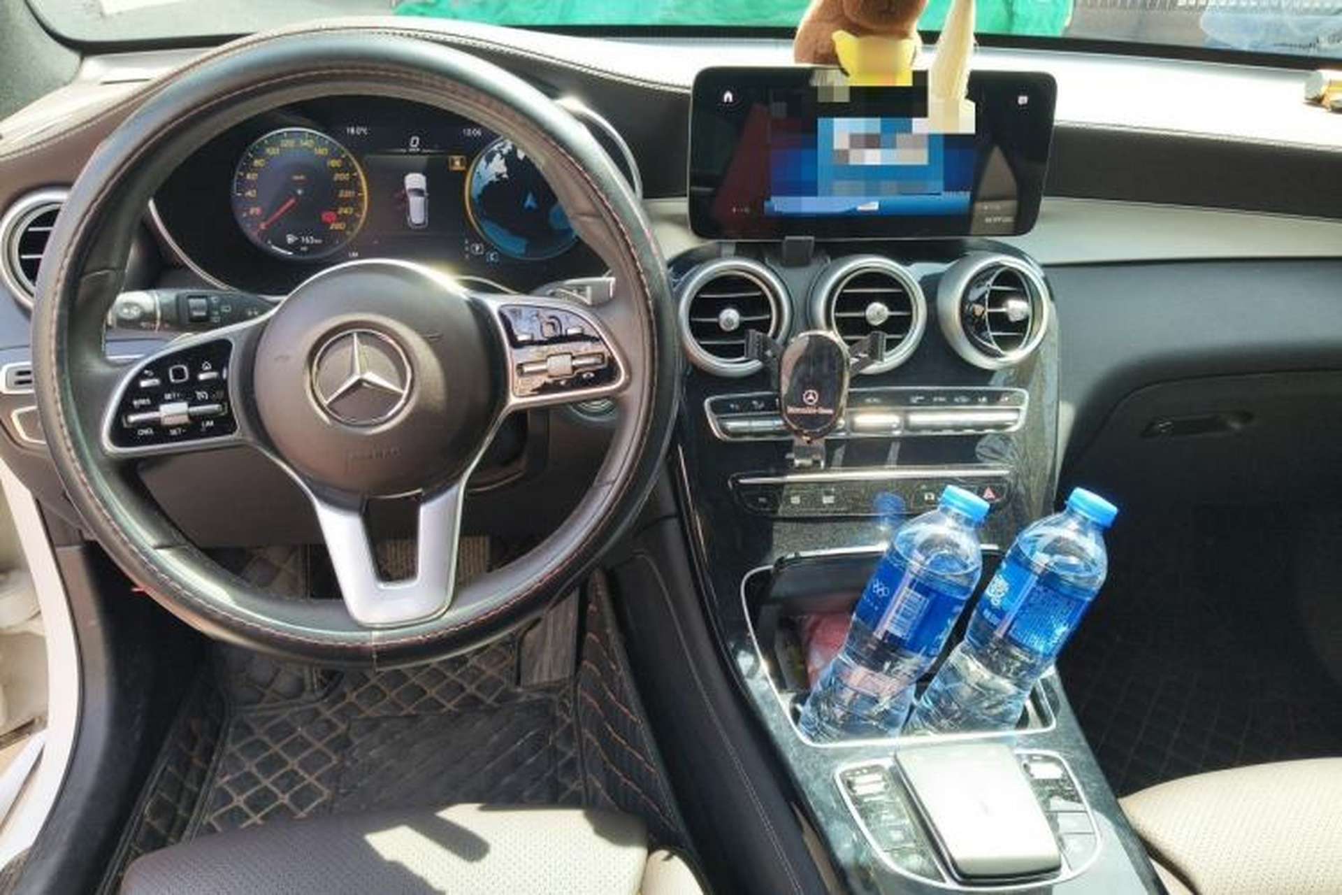 Used Mercedes-Benz GLC 2020 Facelifted GLC 260 L 4MATIC Dynamic Edition Center Console