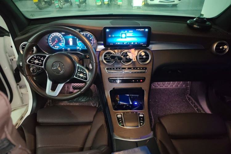 Used Mercedes-Benz GLC 2020 Facelift GLC 300 L 4MATIC Dynamic Edition Center Console