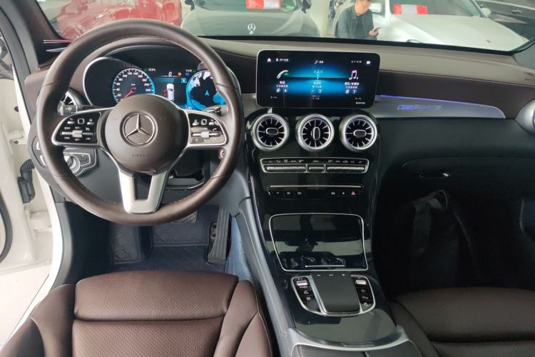 Used Mercedes-Benz GLC 2020 Facelifted GLC 260 L 4MATIC Dynamic Edition Center Console