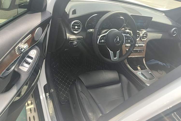 Used Mercedes-Benz GLC 2020 Facelift GLC 260 L 4MATIC Luxury Edition Driver Seat