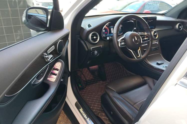 Used Mercedes-Benz GLC 2020 Facelift GLC 260 L 4MATIC Luxury Edition Driver Seat