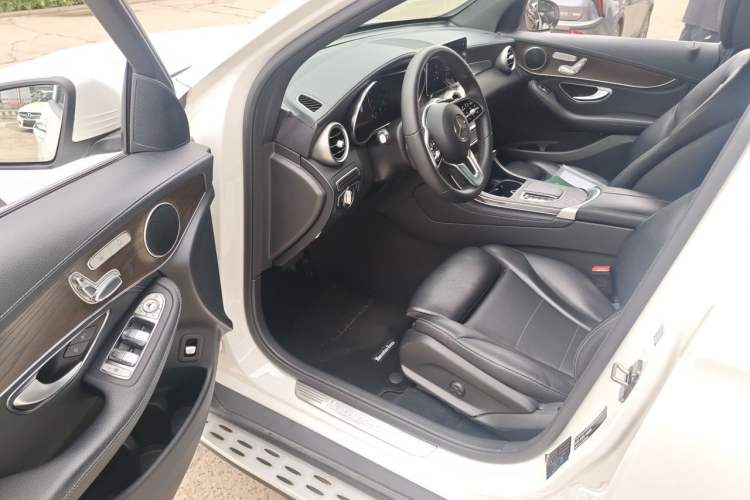 Used Mercedes-Benz GLC 2020 Facelift GLC 260 L 4MATIC Luxury Edition Driver Seat
