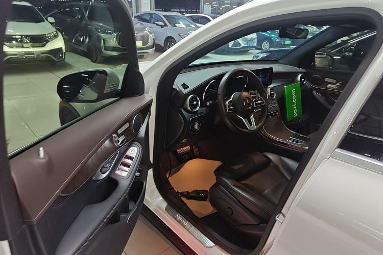 Used Mercedes-Benz GLC 2020 Facelift GLC 260 L 4MATIC Luxury Edition Driver Seat