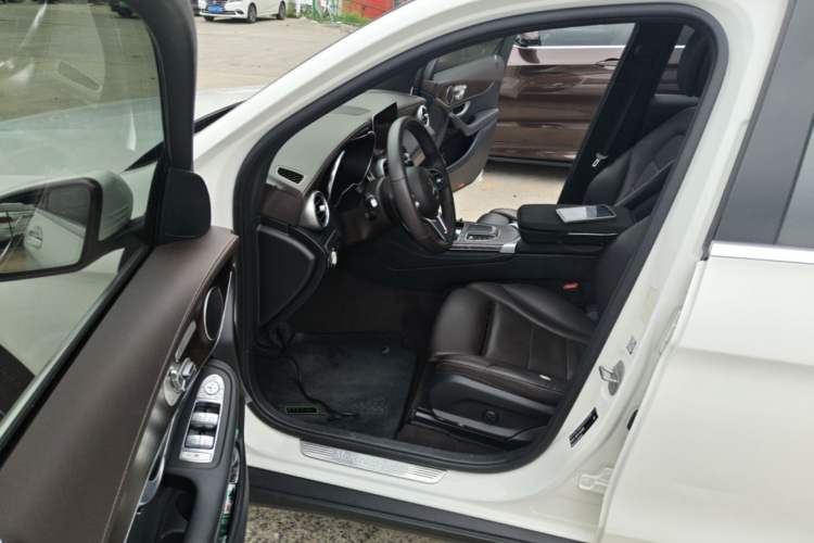 Used Mercedes-Benz GLC 2020 Facelift GLC 260 L 4MATIC Luxury Edition Driver Seat