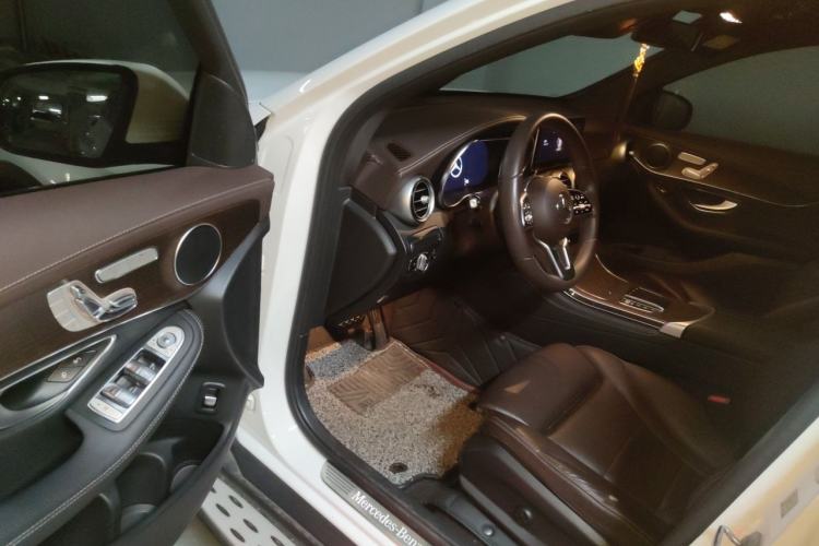 Used Mercedes-Benz GLC 2020 Facelift GLC 260 L 4MATIC Luxury Edition Driver Seat