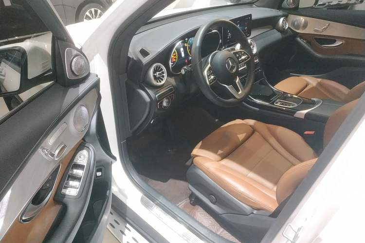 Used Mercedes-Benz GLC 2020 Facelifted GLC 260 L 4MATIC Dynamic Edition Driver Seat