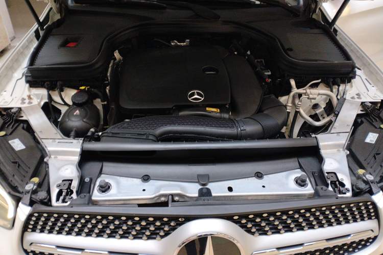 Used Mercedes-Benz GLC 2020 GLC 300 L 4MATIC Dynamic Edition Engine Bay