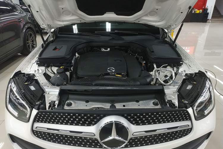 Used Mercedes-Benz GLC 2020 GLC 300 L 4MATIC Dynamic Edition Engine Bay