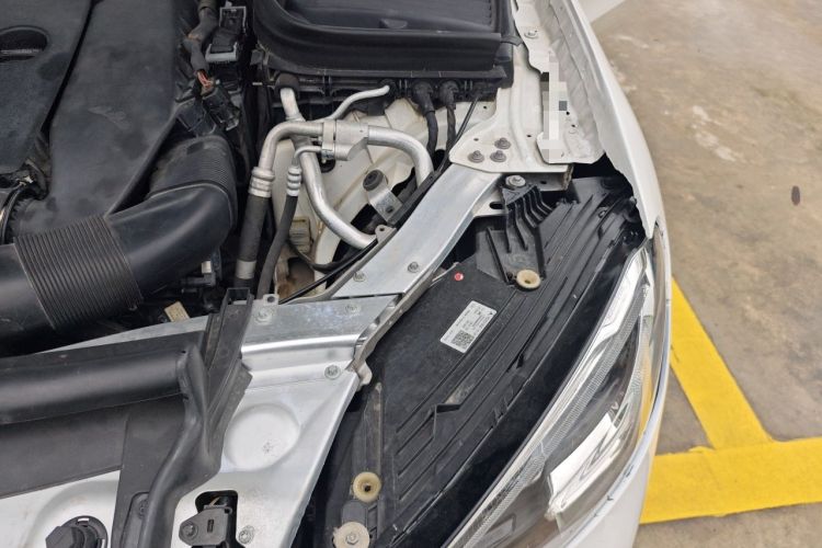 Used Mercedes-Benz GLC 2020 GLC 300 L 4MATIC Luxury Model Engine Bay Left