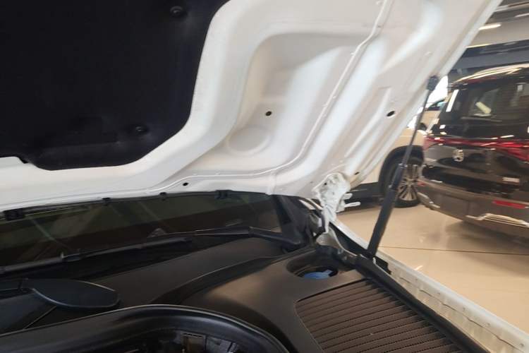 Used Mercedes-Benz GLC 2020 Facelift GLC 300 L 4MATIC Dynamic Edition Engine Bay Left