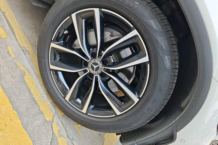 Used Mercedes-Benz GLC 2020 Facelift GLC 300 L 4MATIC Dynamic Edition Exterior 1