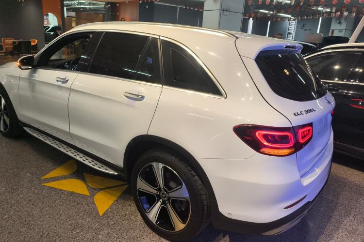 Used Mercedes-Benz GLC 2020 GLC 300 L 4MATIC Luxury Model Exterior 2