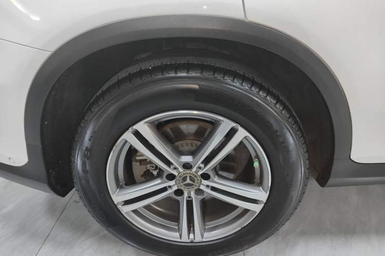 Used Mercedes-Benz GLC 2020 GLC 260 L 4MATIC Luxury Model Exterior 2