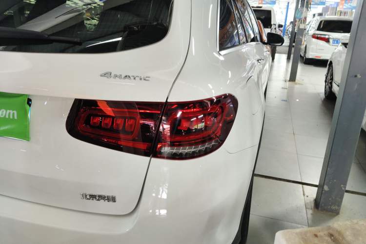 Used Mercedes-Benz GLC 2020 Facelift GLC 300 L 4MATIC Dynamic Edition Exterior 3