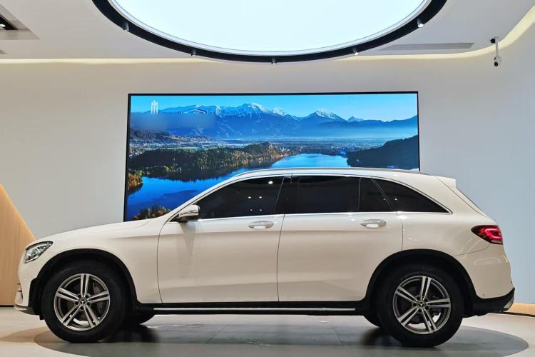 Used Mercedes-Benz GLC 2020 GLC 260 L 4MATIC Luxury Model Exterior 3