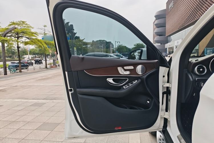 Used Mercedes-Benz GLC 2020 Facelifted GLC 300 L 4MATIC Luxury Edition Exterior 3