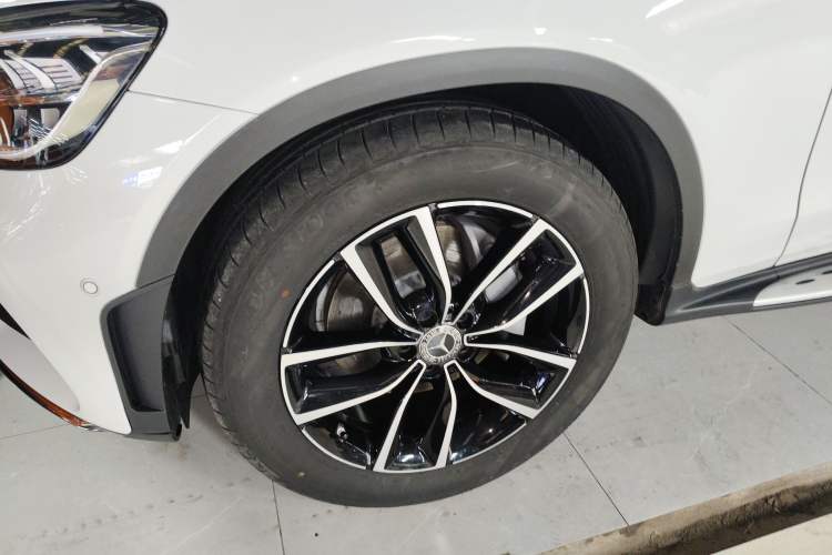 Used Mercedes-Benz GLC 2020 Facelift GLC 300 L 4MATIC Dynamic Edition Exterior 4
