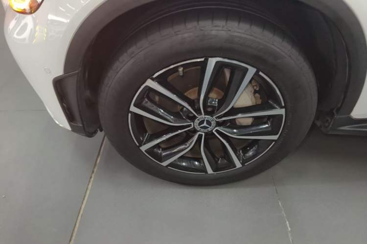 Used Mercedes-Benz GLC 2020 Facelifted GLC 300 L 4MATIC AMG-Line Exterior 4