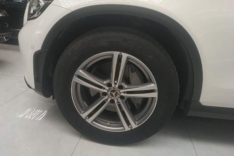 Used Mercedes-Benz GLC 2020 GLC 260 L 4MATIC Luxury Model Exterior 4