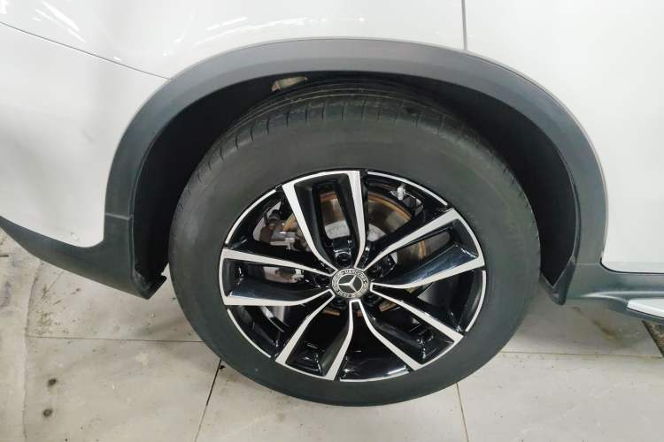 Used Mercedes-Benz GLC 2020 Facelift GLC 300 L 4MATIC Dynamic Edition Exterior 5