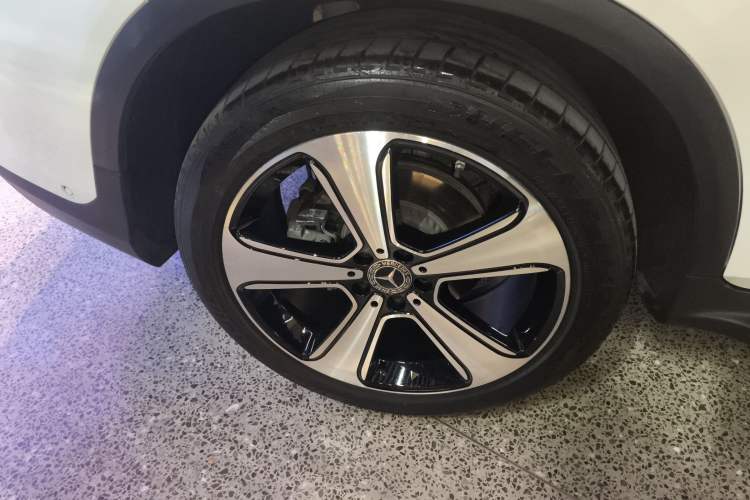 Used Mercedes-Benz GLC 2020 GLC 300 L 4MATIC Luxury Model Exterior 5