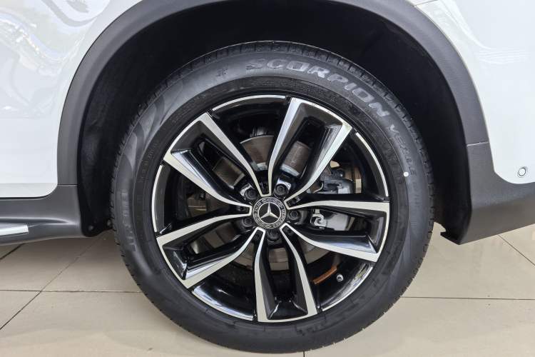Used Mercedes-Benz GLC 2020 Facelift GLC 260 L 4MATIC Luxury Edition Exterior 5