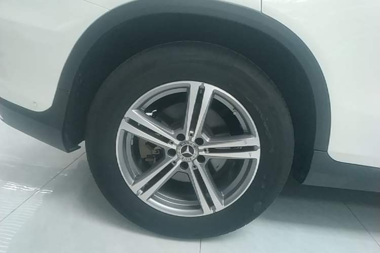 Used Mercedes-Benz GLC 2020 GLC 260 L 4MATIC Luxury Model Exterior 5