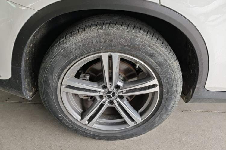 Used Mercedes-Benz GLC 2020 GLC 260 L 4MATIC Luxury Model Exterior 5