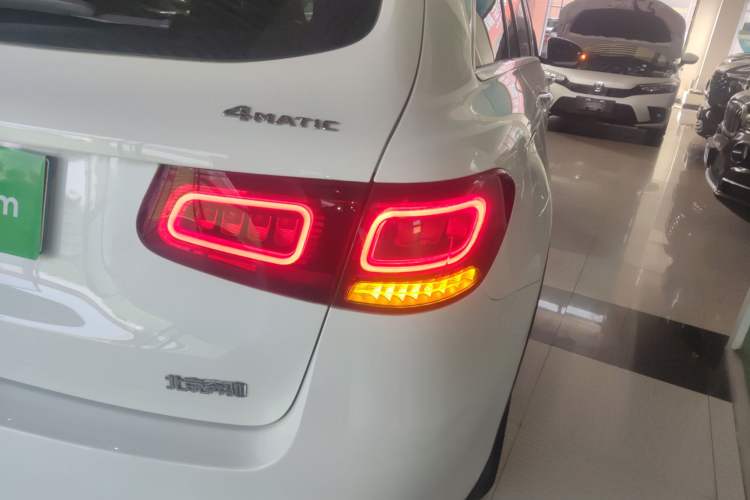 Used Mercedes-Benz GLC 2020 GLC 260 L 4MATIC Luxury Model Exterior 6