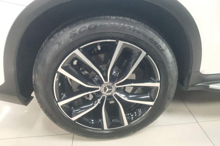 Used Mercedes-Benz GLC 2020 Facelift GLC 300 L 4MATIC Dynamic Edition Exterior 8