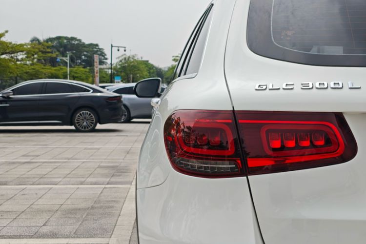 Used Mercedes-Benz GLC 2020 Facelifted GLC 300 L 4MATIC Luxury Edition Exterior 8