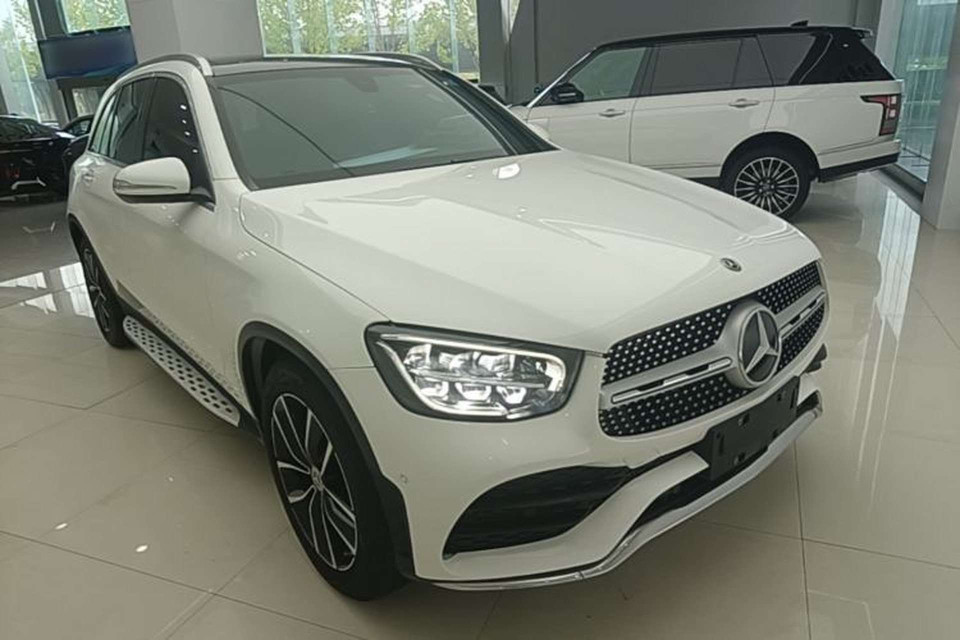 Used Mercedes-Benz GLC 2020 Facelift GLC 260 L 4MATIC Luxury Edition Front Right 45 Deg