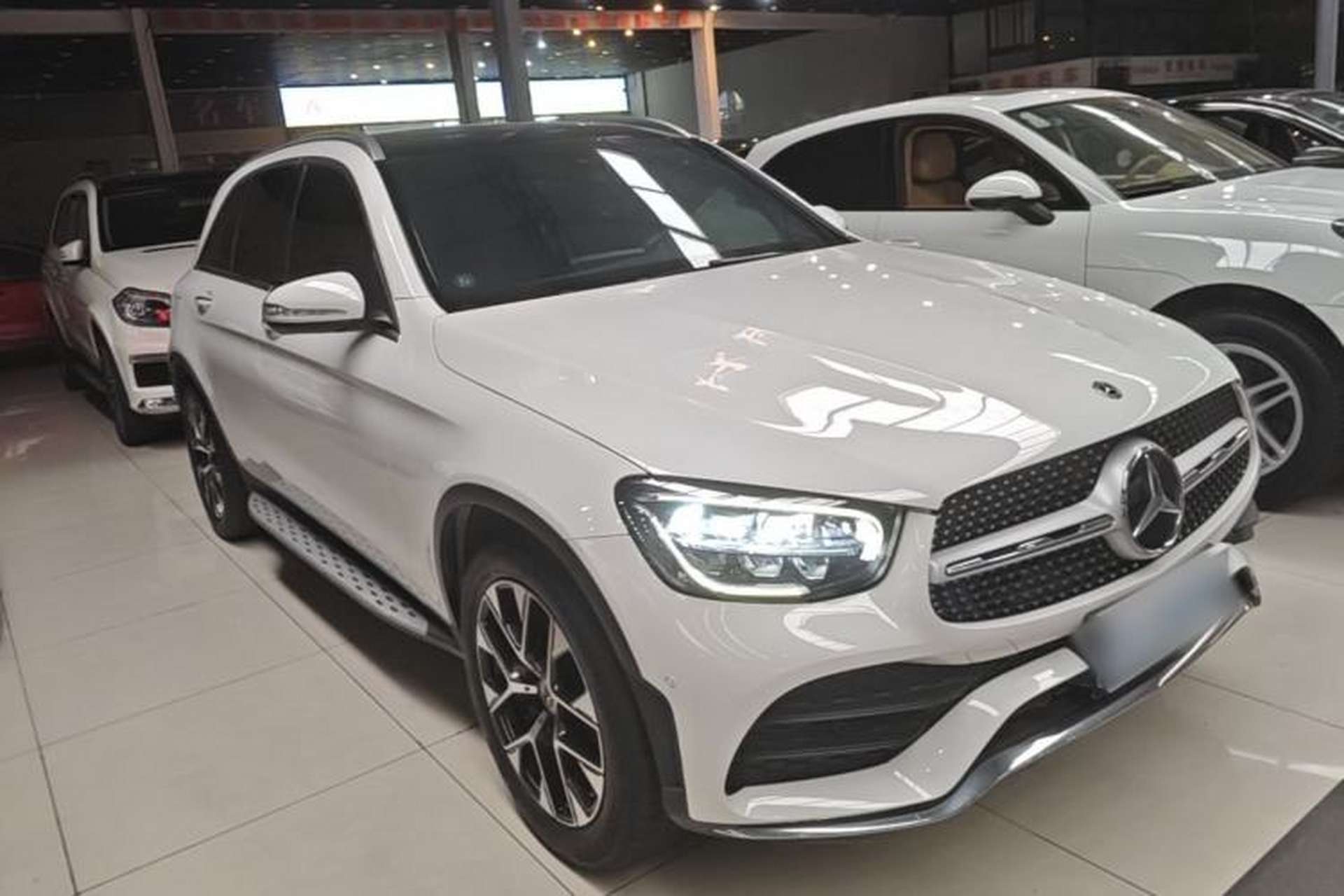 Used Mercedes-Benz GLC 2020 Facelift GLC 260 L 4MATIC Luxury Edition Front Right 45 Deg
