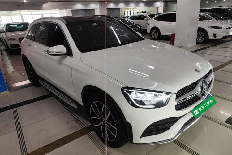 Used Mercedes-Benz GLC 2020 Facelift GLC 260 L 4MATIC Luxury Edition Front Right 45 Deg