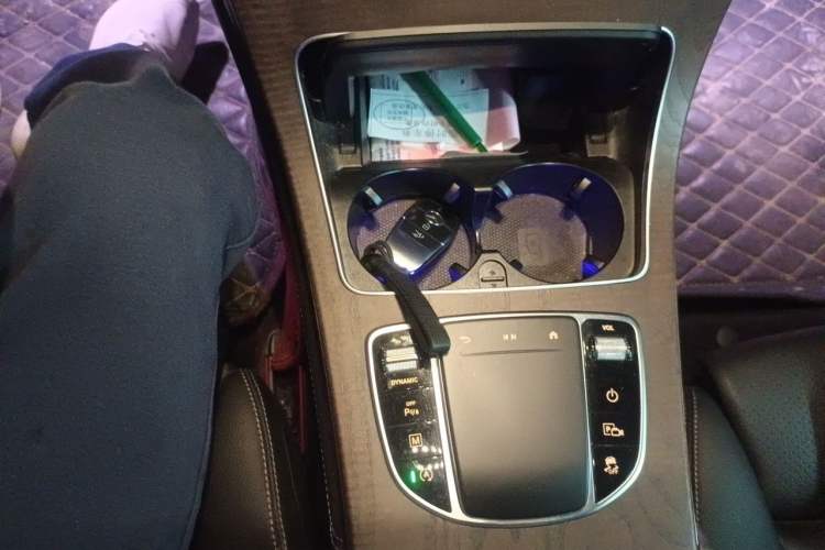 Used Mercedes-Benz GLC 2020 Facelift GLC 260 L 4MATIC Luxury Edition Gear Lever