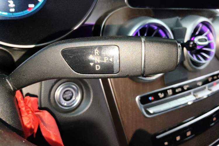 Used Mercedes-Benz GLC 2020 GLC 300 L 4MATIC Dynamic Edition Gear Lever