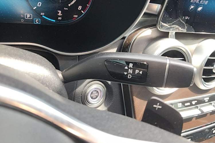 Used Mercedes-Benz GLC 2020 Facelift GLC 260 L 4MATIC Luxury Edition Gear Lever