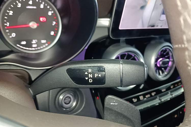 Used Mercedes-Benz GLC 2020 GLC 260 L 4MATIC Dynamic Model Gear Lever