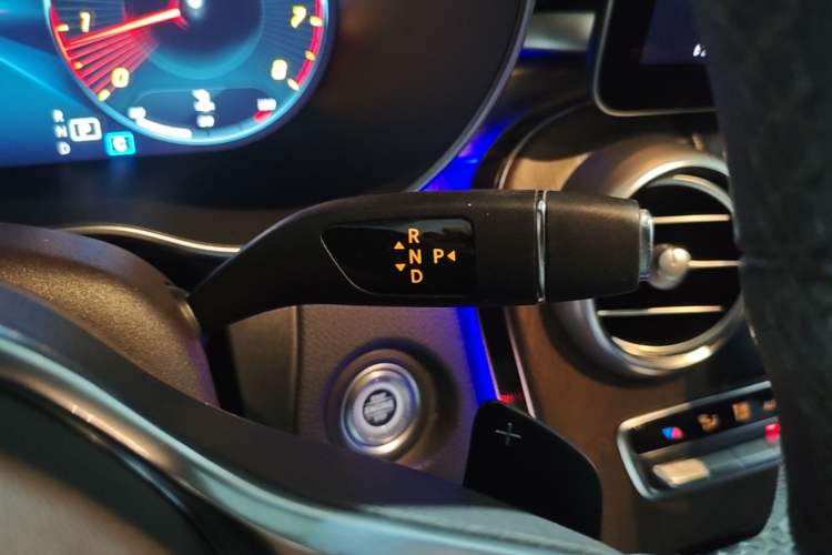 Used Mercedes-Benz GLC 2020 Facelift GLC 260 L 4MATIC Luxury Edition Gear Lever