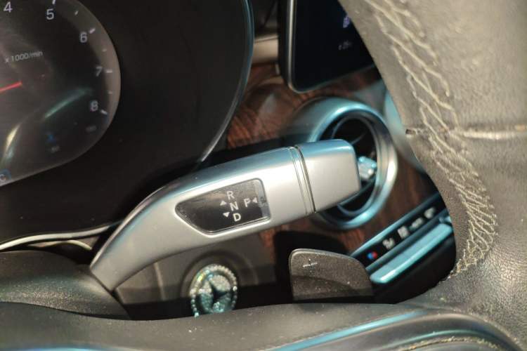 Used Mercedes-Benz GLC 2020 Facelifted GLC 260 L 4MATIC Dynamic Edition Gear Lever