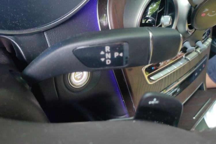 Used Mercedes-Benz GLC 2020 Facelift GLC 260 L 4MATIC Luxury Edition Gear Lever