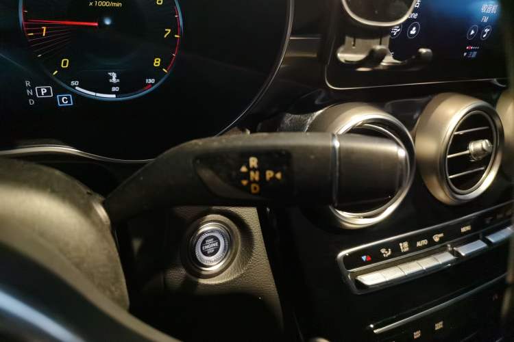 Used Mercedes-Benz GLC 2020 Facelifted GLC 260 L 4MATIC Dynamic Edition Gear Lever