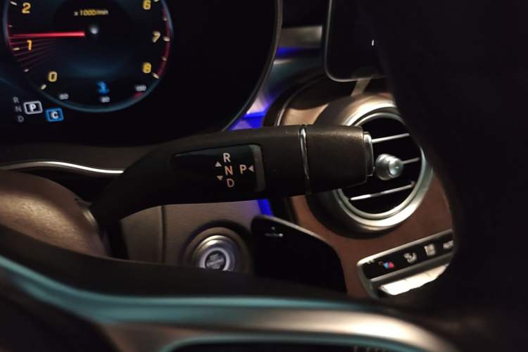 Used Mercedes-Benz GLC 2020 Facelift GLC 260 L 4MATIC Luxury Edition Gear Lever