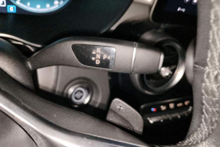 Used Mercedes-Benz GLC 2020 Facelifted GLC 260 L 4MATIC Dynamic Edition Gear Lever